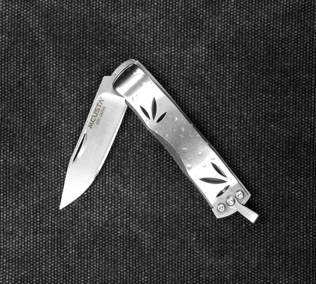 Mcusta Neckknife Bamboo Corian AUS-8A 5,5 cm